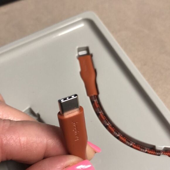 Heyday 6' LTNG to USB-C Cable for iPhone and iPad in white camo & terra cotta - Picture 4 of 9